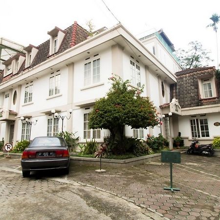 Reddoorz Plus Near Parahyangan University Μπαντούνγκ Εξωτερικό φωτογραφία
