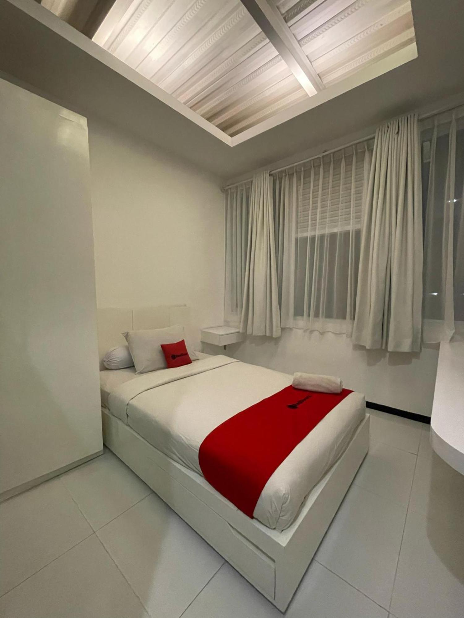 Reddoorz Plus Near Parahyangan University Μπαντούνγκ Εξωτερικό φωτογραφία