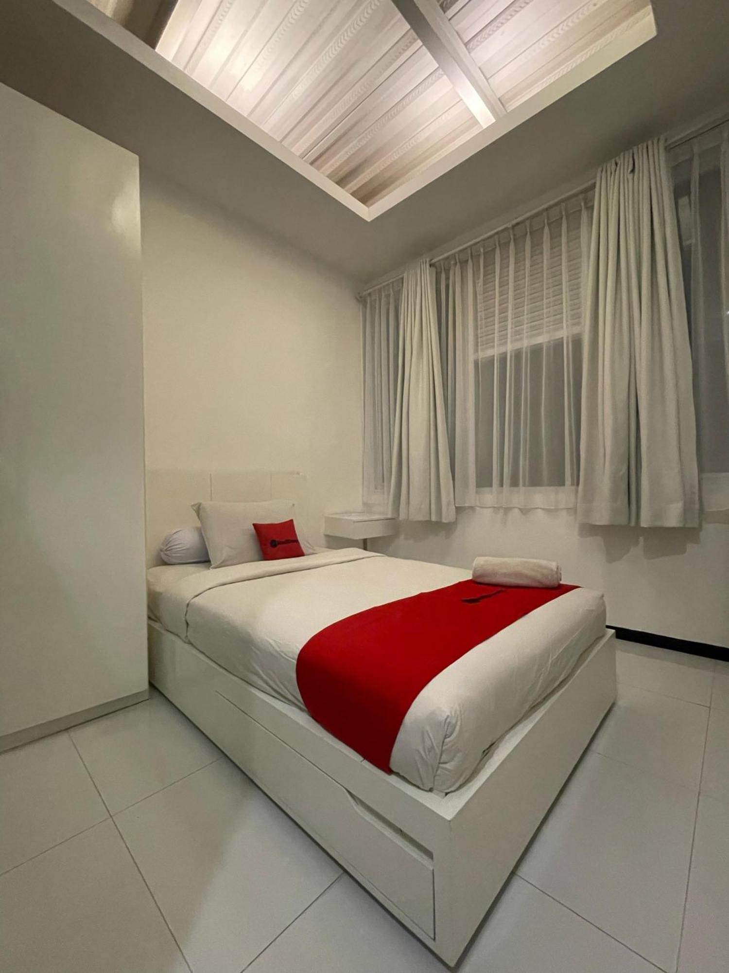Reddoorz Plus Near Parahyangan University Μπαντούνγκ Εξωτερικό φωτογραφία