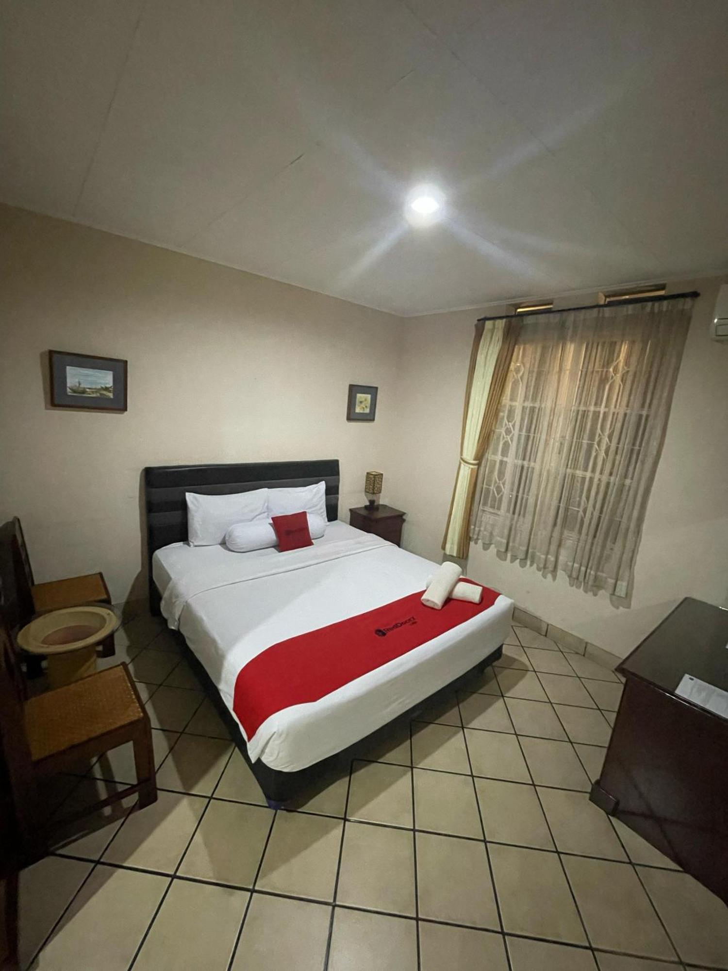 Reddoorz Plus Near Parahyangan University Μπαντούνγκ Εξωτερικό φωτογραφία