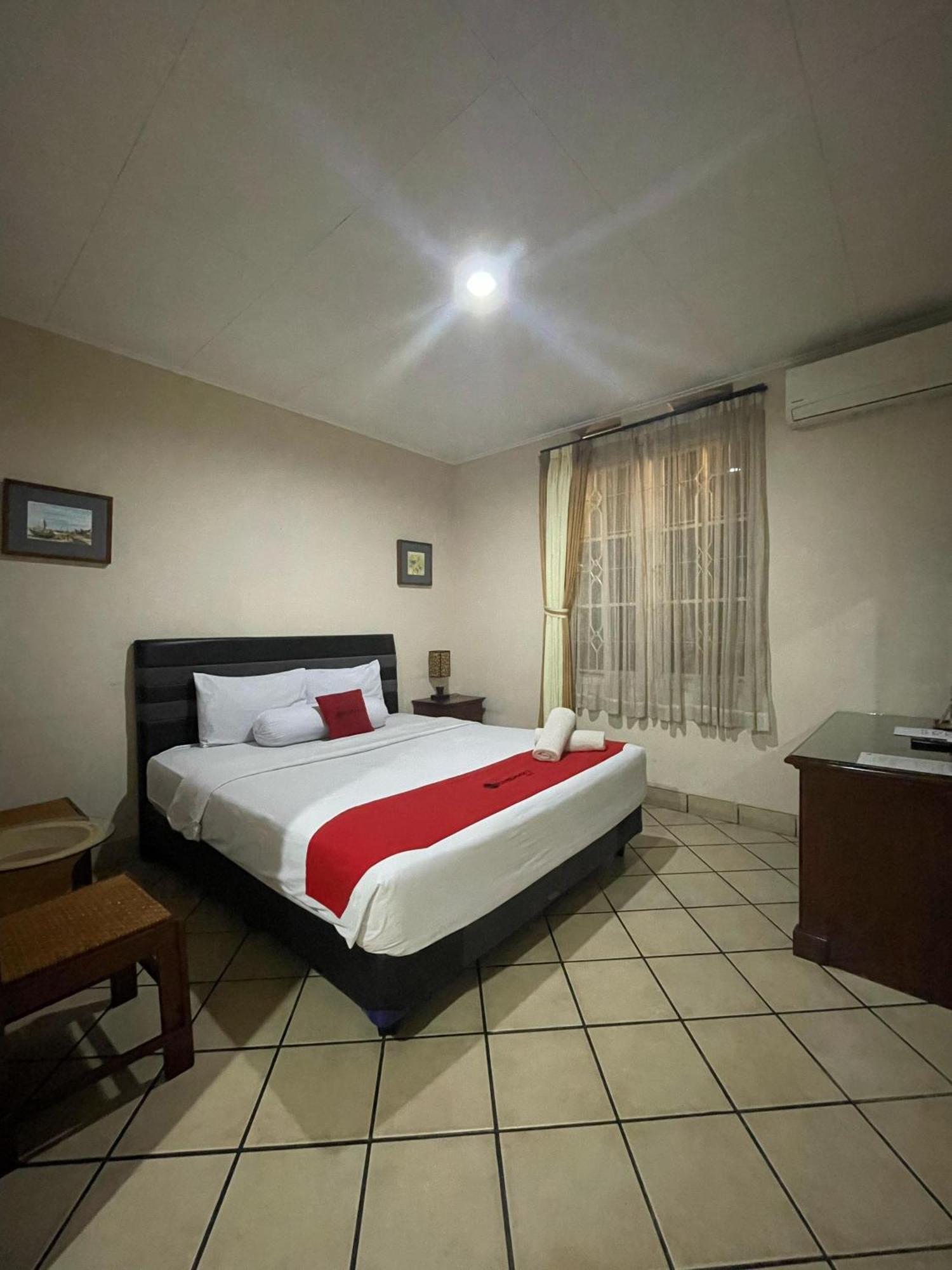 Reddoorz Plus Near Parahyangan University Μπαντούνγκ Εξωτερικό φωτογραφία