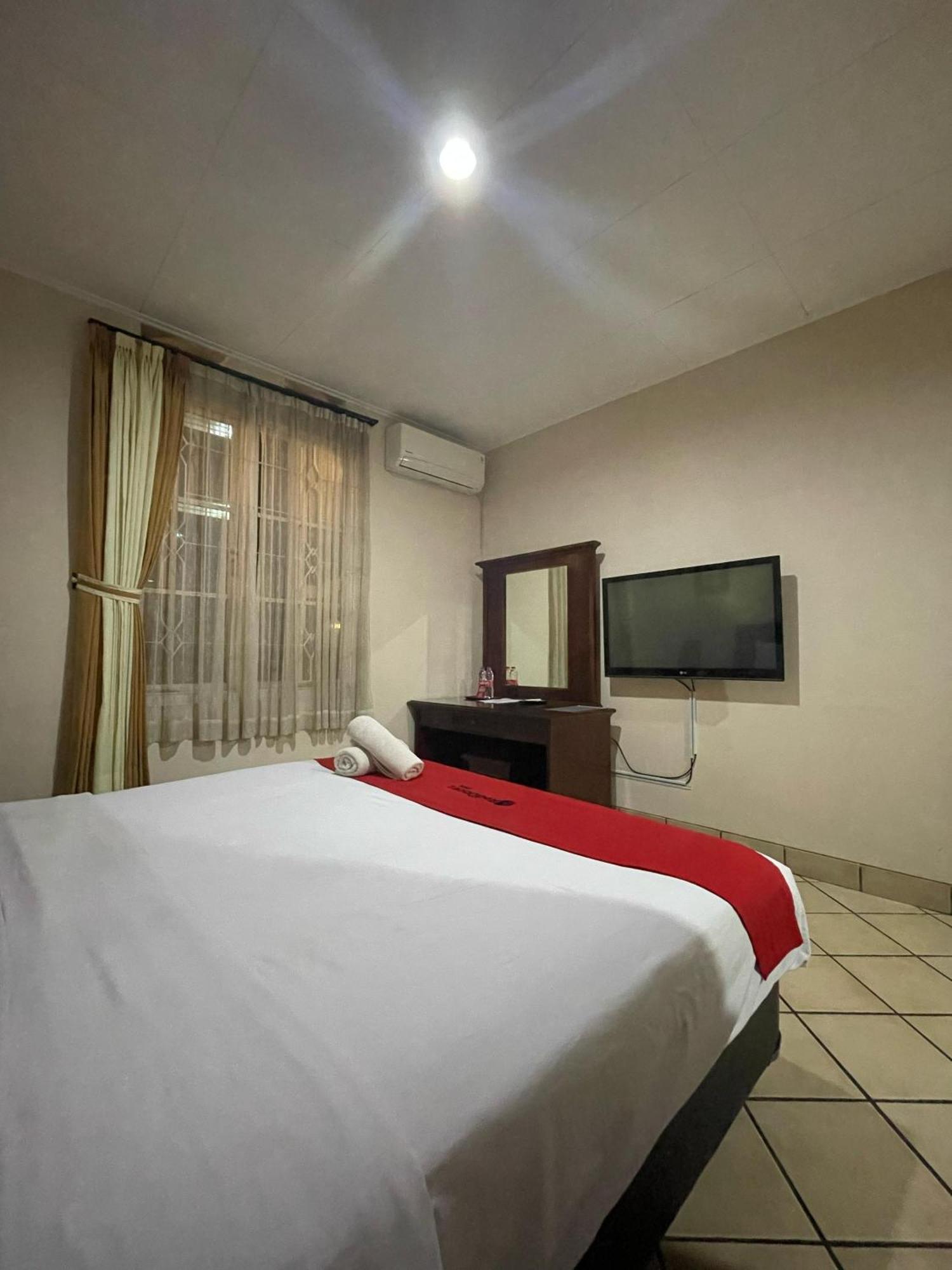 Reddoorz Plus Near Parahyangan University Μπαντούνγκ Εξωτερικό φωτογραφία
