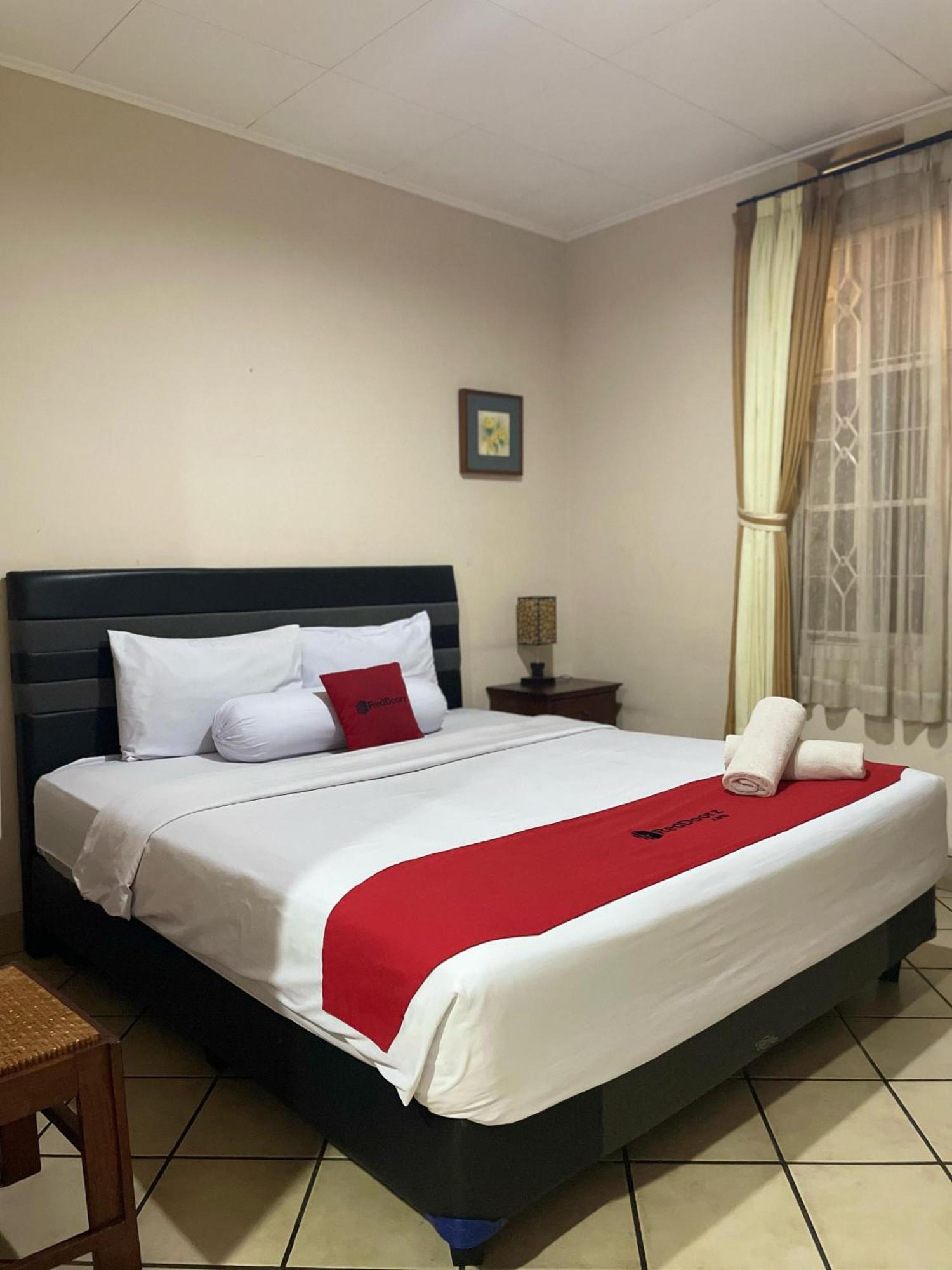 Reddoorz Plus Near Parahyangan University Μπαντούνγκ Εξωτερικό φωτογραφία