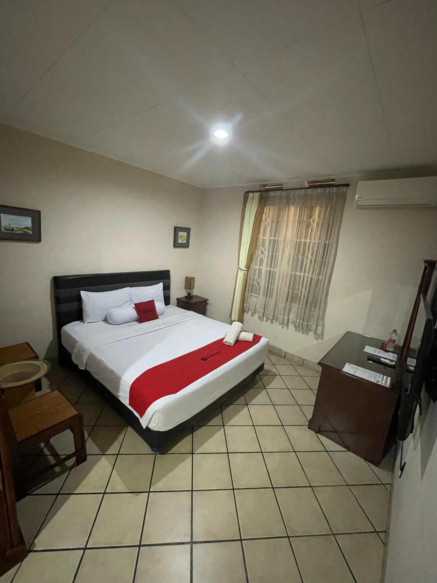 Reddoorz Plus Near Parahyangan University Μπαντούνγκ Εξωτερικό φωτογραφία