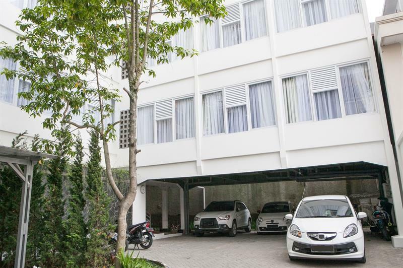 Reddoorz Plus Near Parahyangan University Μπαντούνγκ Εξωτερικό φωτογραφία
